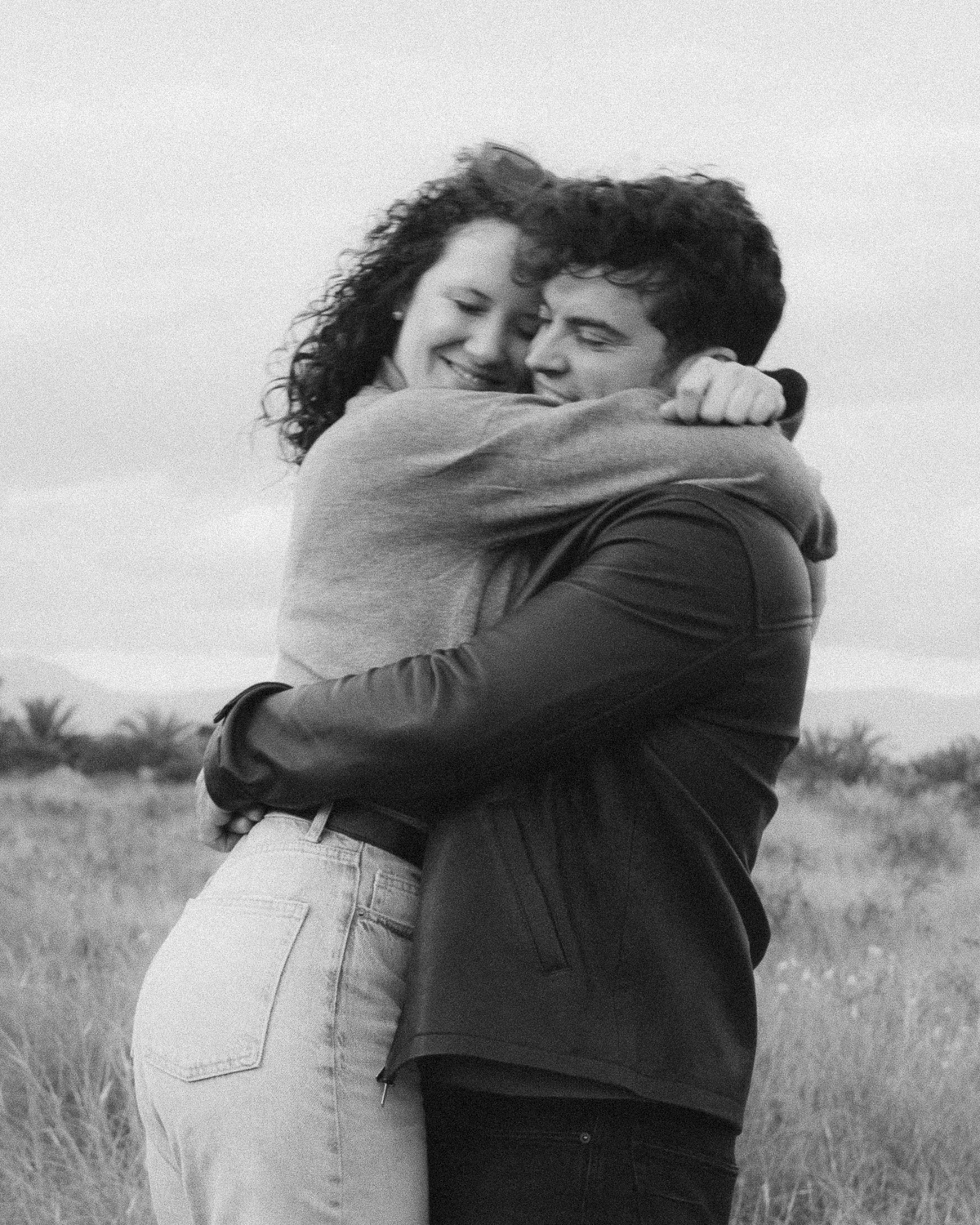Jaime y Remedios abrazados