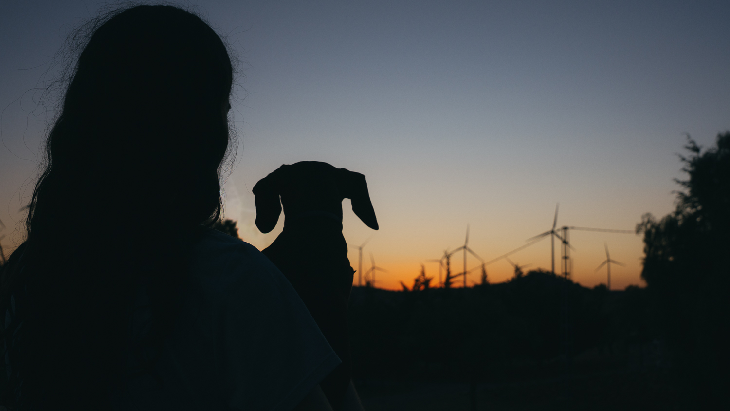 Kika y su familia al atardecer